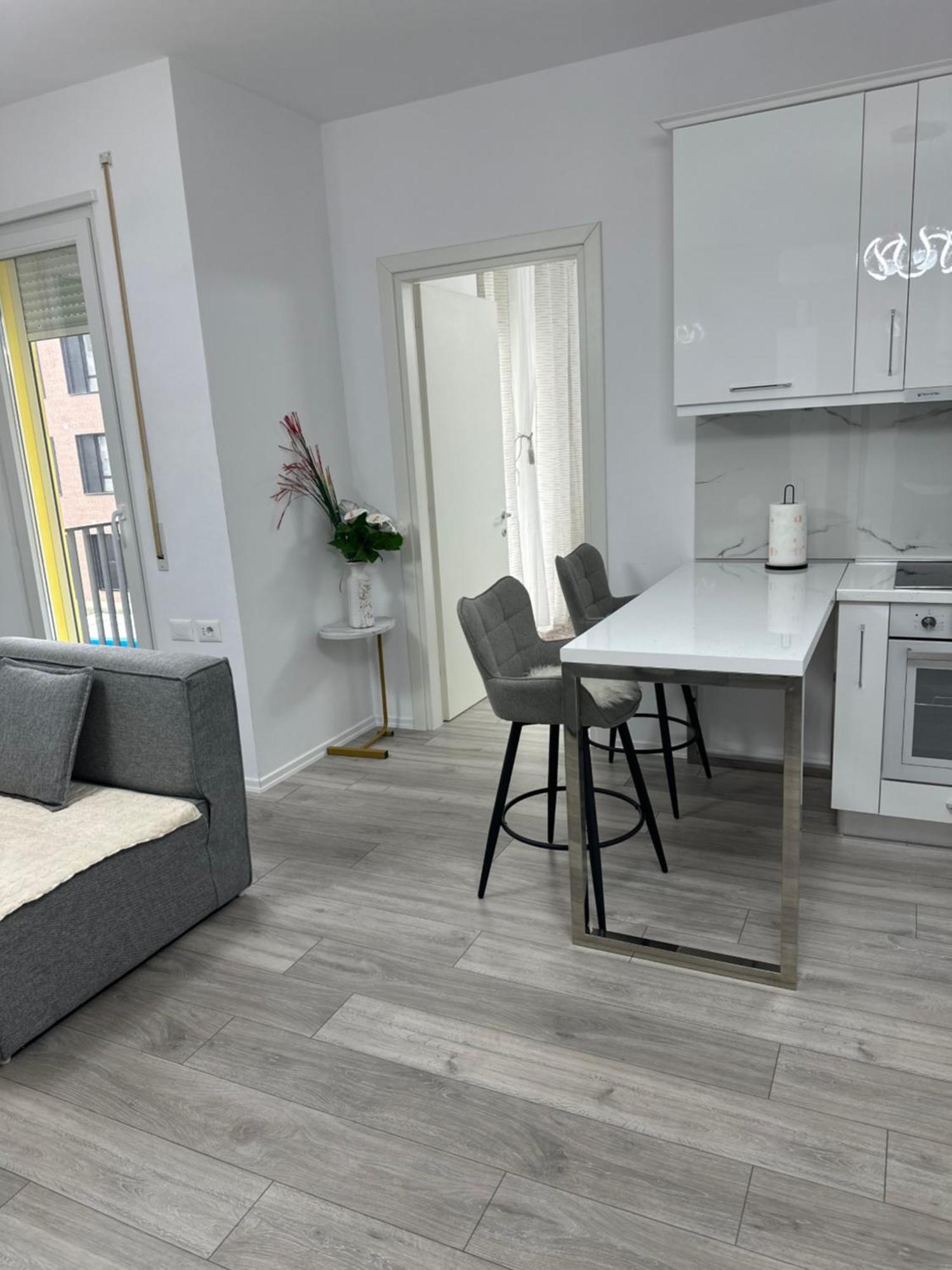 Bratti'S Apartment Near Tirana Center And Mother Teresa Airport Dış mekan fotoğraf